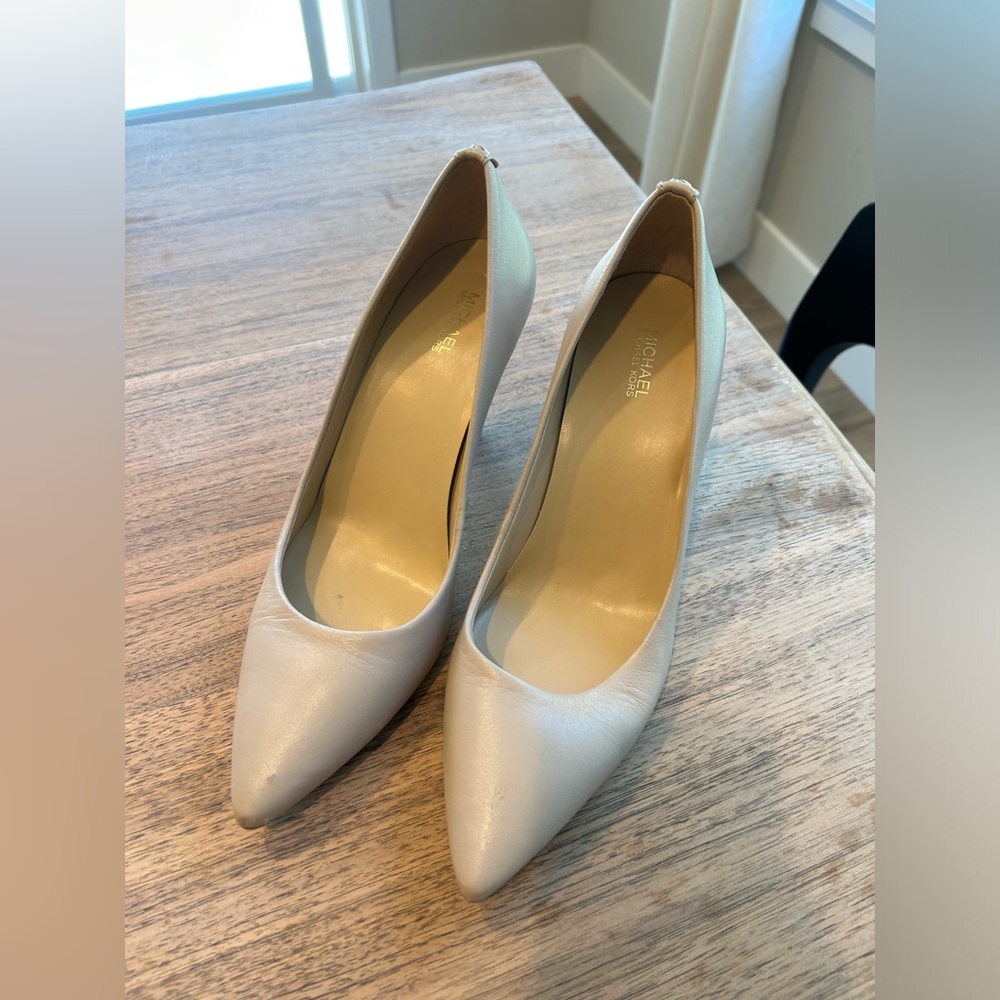 Tan Michael Kors Pumps